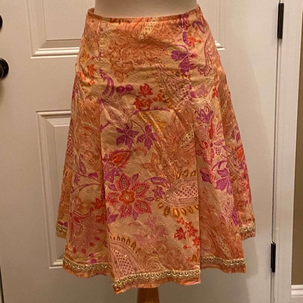 Express Skirt Size 8 With Side Zipper Closure